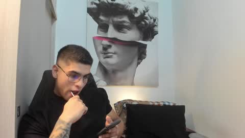 Snapshot of nicolasmuscle chatting on 12.31.24 Andres online show from 12.31.24