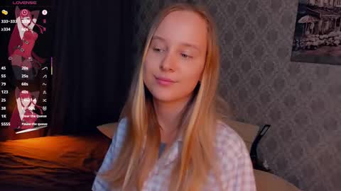 Snapshot of nicolavanderbie chatting on 09.30.25 Nicoletta online show from 09.30.25