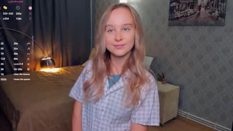 Snapshot of nicolavanderbie chatting on 10.30.25 Nicoletta online show from 10.30.25