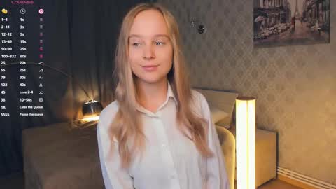 Snapshot of nicolavanderbie chatting on 10.31.25 Nicoletta online show from 10.31.25