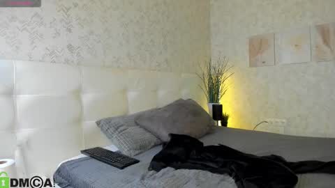 GMT7TueWedThSu 0300am-0900am. Sa 1000am-0400pm online show from 09.25.25