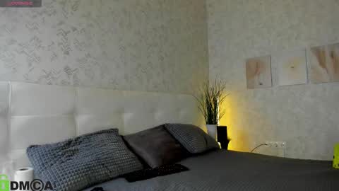 GMT7TueWedThSu 0300am-0900am. Sa 1000am-0400pm online show from 09.28.25