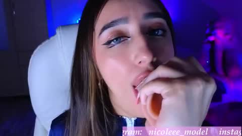 Snapshot of nicole_edwards chatting on 10.23.25 Nicole online show from 10.23.25