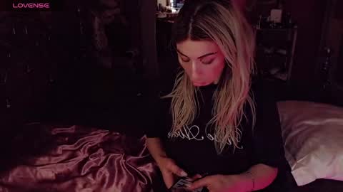 Snapshot of nicole_g0ld_ chatting on 05.15.26 Nicole online show from 05.15.26