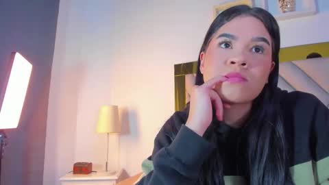 Snapshot of nicole_grace0 chatting on 10.10.25 nicole_grace0 online show from 10.10.25