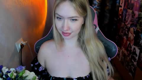 Nicole online show from 11.10.25