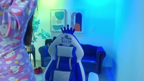 Nicolle online show from 02.04.26