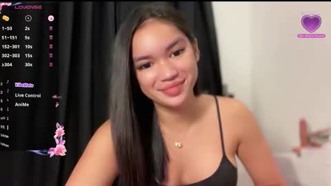 Snapshot of nicolecellini chatting on 09.24.25 NICOLE online show from 09.24.25