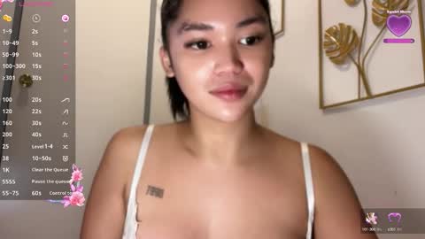 Snapshot of nicolecellini chatting on 10.12.25 NICOLE online show from 10.12.25