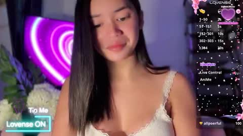 Snapshot of nicolecellini chatting on 10.27.25 NICOLE online show from 10.27.25