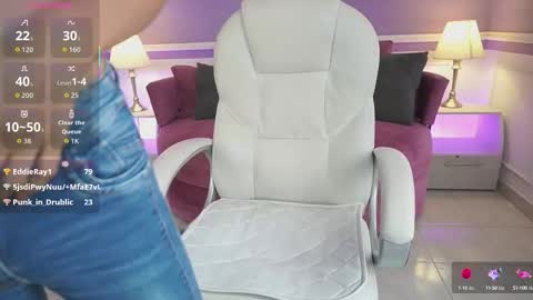 Nicole Crawft online show from 10.03.25