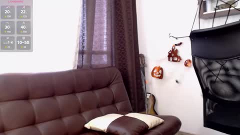 Snapshot of nicoledance69 chatting on 10.17.25 nicoledance69 online show from 10.17.25