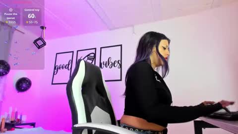 nicolee millerr online show from 11.04.25