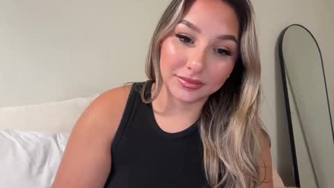 Snapshot of nicolelovesyou444 chatting on 09.24.25 nicolelovesyou444 online show from 09.24.25