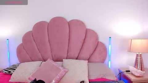 NICOLE online show from 02.11.26