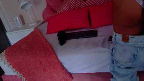 N I C O L E T  online show from 11.18.25