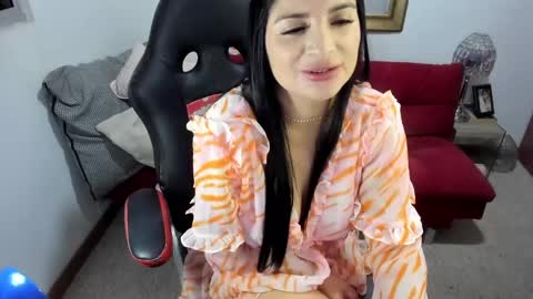 Nicolettcolin  online show from 12.30.24
