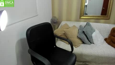 Nicolettcolin  online show from 09.30.25