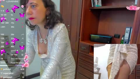 Nicolett Ryan  online show from 01.09.25