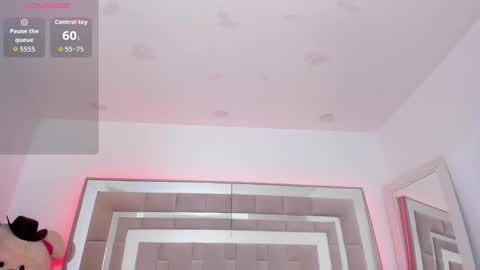 Nicolle online show from 12.05.25