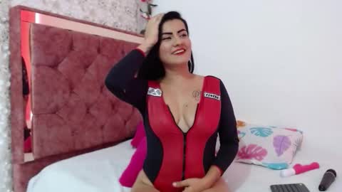 nicolle gomes online show from 09.10.25