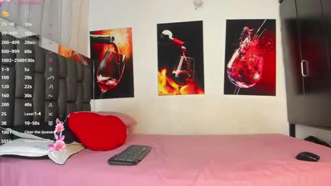 Snapshot of nicolle_hanks1 chatting on 04.25.26 nicolle_hanks1 online show from 04.25.26