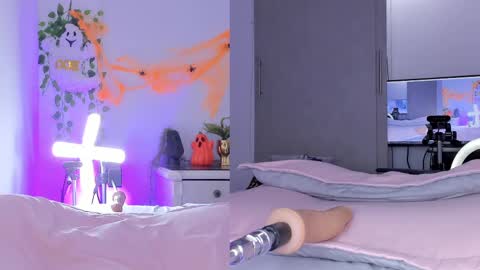 Nicolle Saenzz online show from 10.06.25