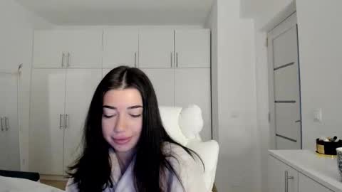 Nicolle online show from 10.13.25