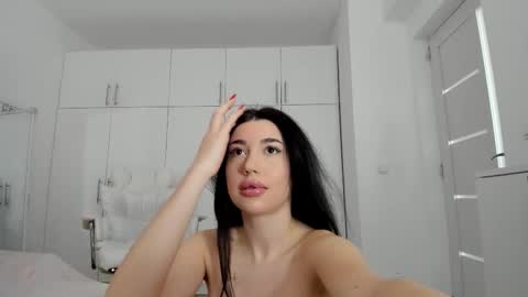 Nicolle online show from 03.02.26