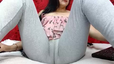 Snapshot of nicolleowens chatting on 10.29.25 NICOLLE online show from 10.29.25