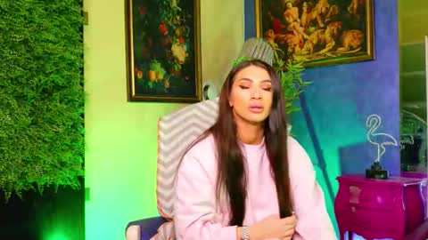 Nicolle online show from 10.08.25