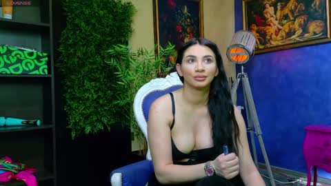 Nicolle online show from 04.14.26