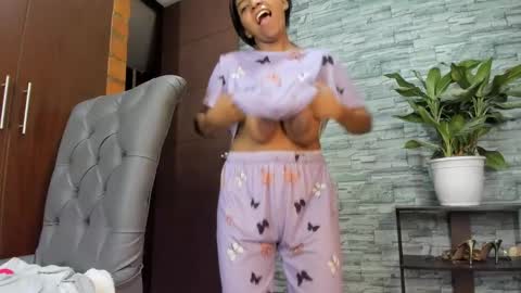 nicollesofia3 online show from 02.08.25