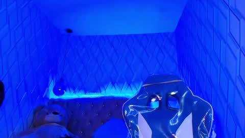 Nicolle Miley online show from 11.28.25