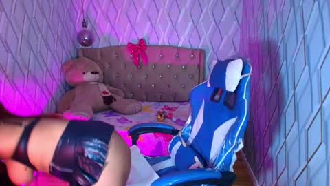 Nicolle Miley online show from 01.10.26