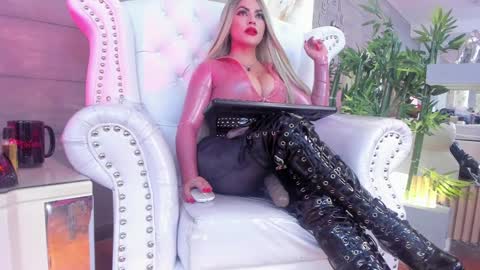 Nicollette Miller online show from 01.04.25