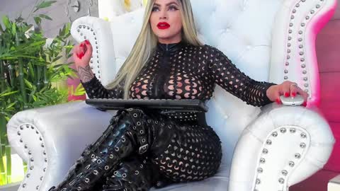 Nicollette Miller online show from 01.16.25