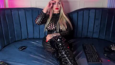 Nicollette Miller online show from 03.04.25