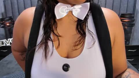 Snapshot of nicollrose chatting on 10.11.25 NicolleRose online show from 10.11.25