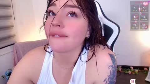 Snapshot of nicolthompsonn chatting on 10.31.25 Nicol online show from 10.31.25