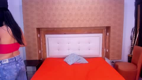 Snapshot of nicolysofi chatting on 12.23.24 nicolysofi online show from 12.23.24