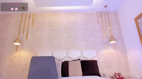 NiiaMoore online show from 01.17.25