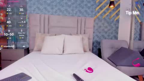 NiiaMoore online show from 10.16.25