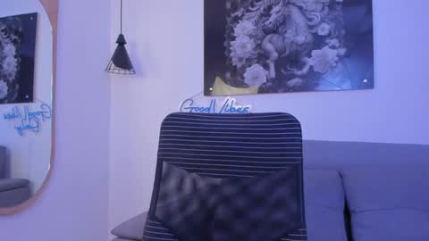 Snapshot of niickcooper chatting on 12.22.24 Niick online show from 12.22.24