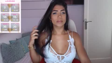 Nicolle Bustamante online show from 10.16.25