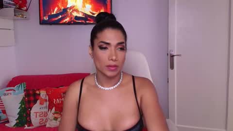 Nicolle Bustamante online show from 12.21.25