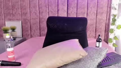 Nicolle  online show from 11.19.25