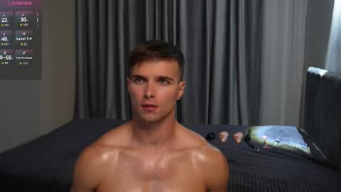 Snapshot of nik_sharp chatting on 10.12.25 Nik online show from 10.12.25