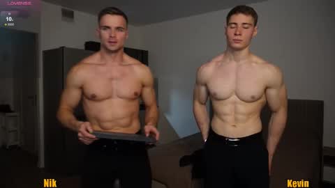 Snapshot of nik_sharp chatting on 10.24.25 Nik online show from 10.24.25