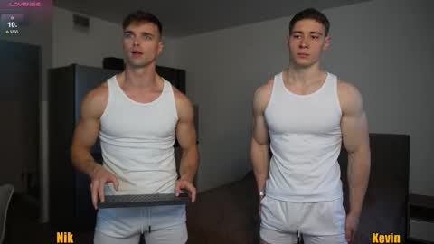 Snapshot of nik_sharp chatting on 10.25.25 Nik online show from 10.25.25